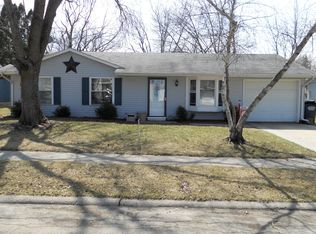 520 Devonshire St, Dixon, IL 61021