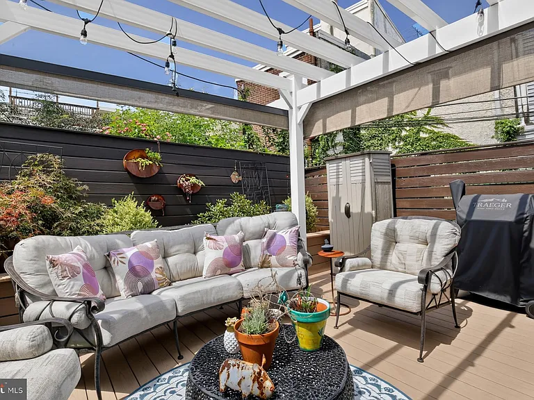 2328 E Fletcher St — Photo 16