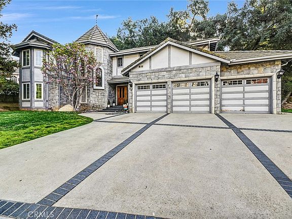 2nd image of 34 Hidden Valley Rd