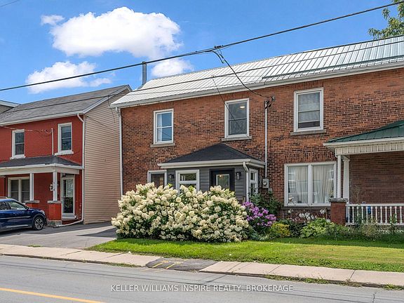 3rd image of 122 Stephen St