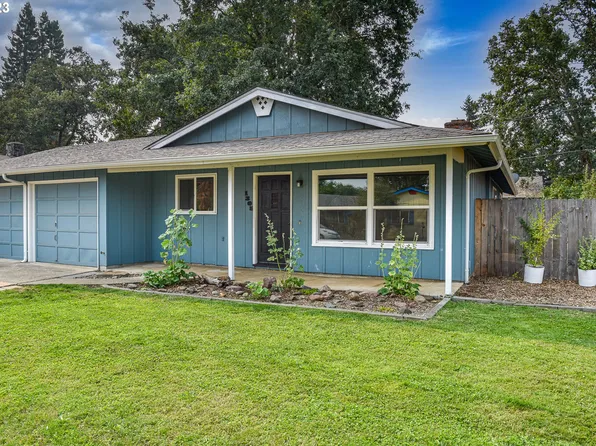 1305 Pennoyer Ave, Cottage Grove, OR 97424