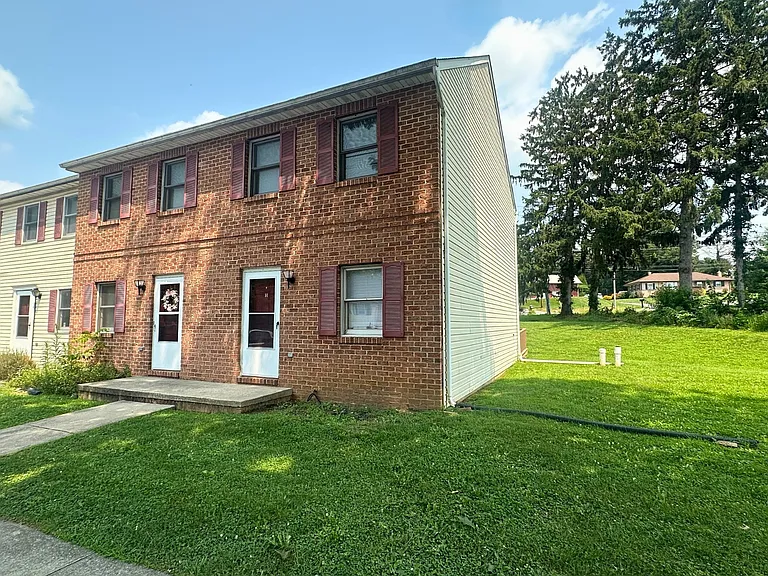 500 E Newport Rd #H — Photo 2