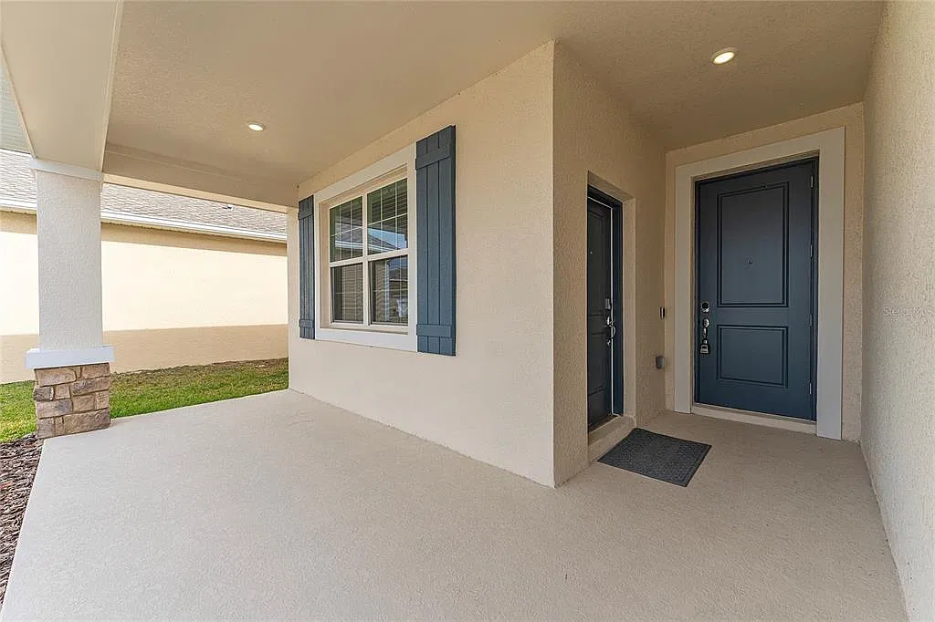 3 bed, 2.0 bath, 2093 sqft, $2,400 — Photo 4