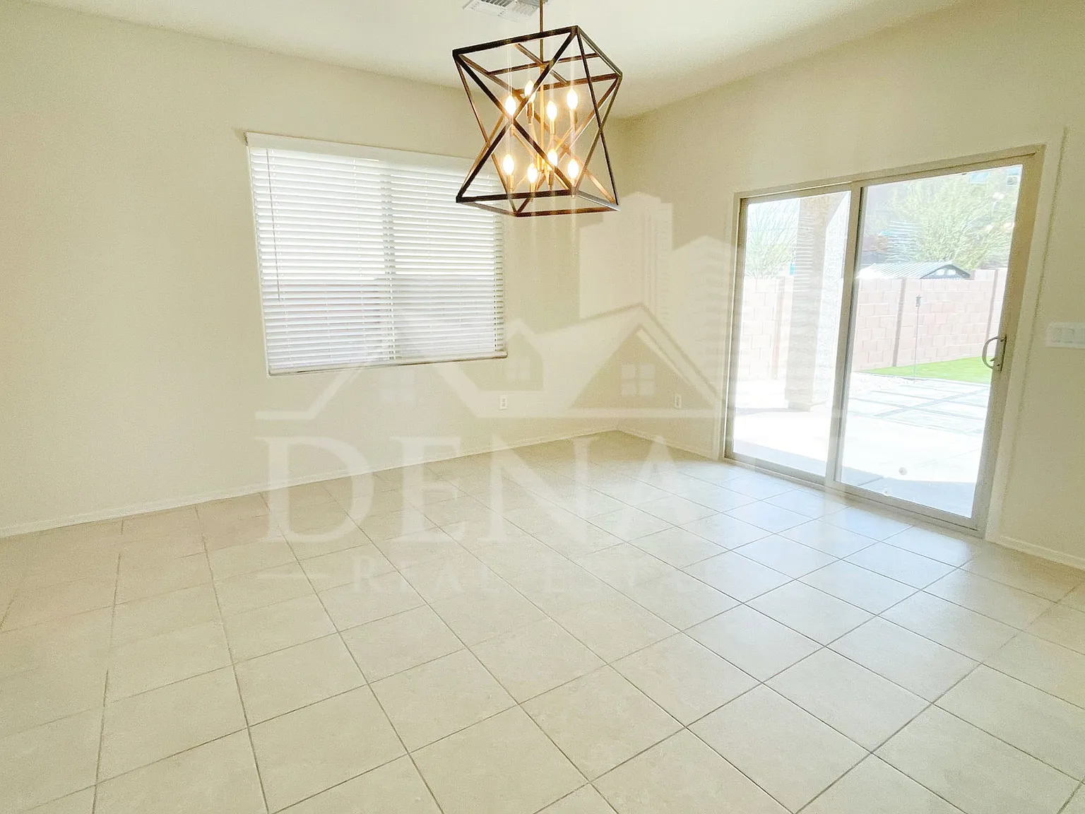 4 bed, 2.5 bath, 2343 sqft, $2,095 — Photo 3
