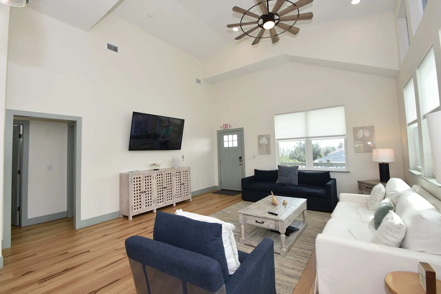 3 bed, 2.0 bath, 1991 sqft, $8,216 — Photo 2