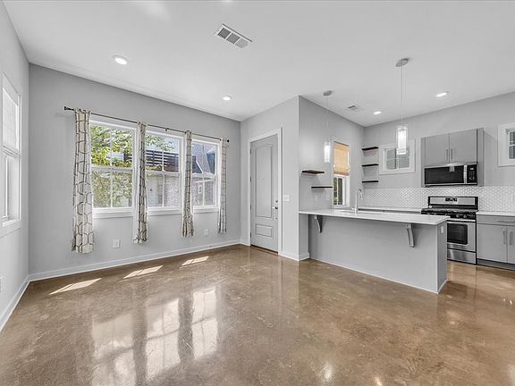 5th image of 1079 Treaty Oaks Dr