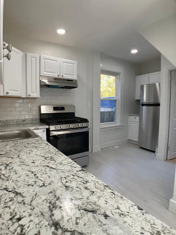 3 bed, 1.0 bath, $3,000 — Photo 4