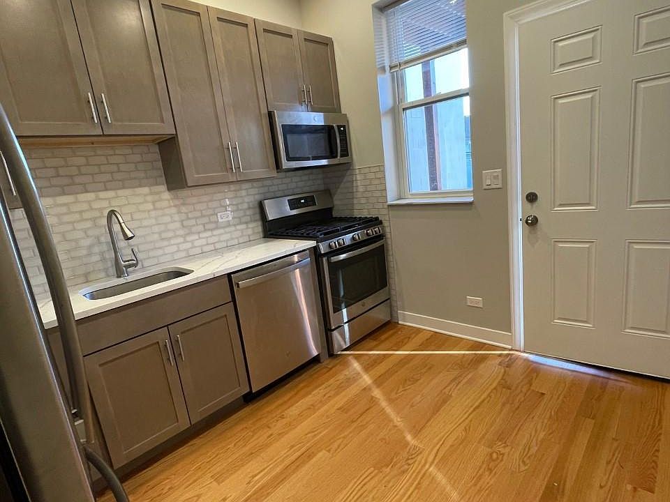 1st image of 2058 N California Ave #2R