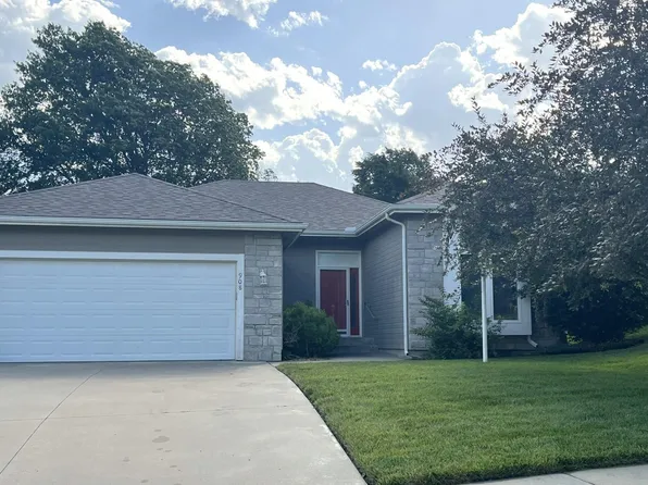 908 SW Woodbridge Ct, Topeka, KS 66606