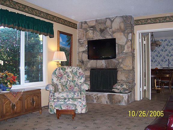 Fireplace-open to dining rm