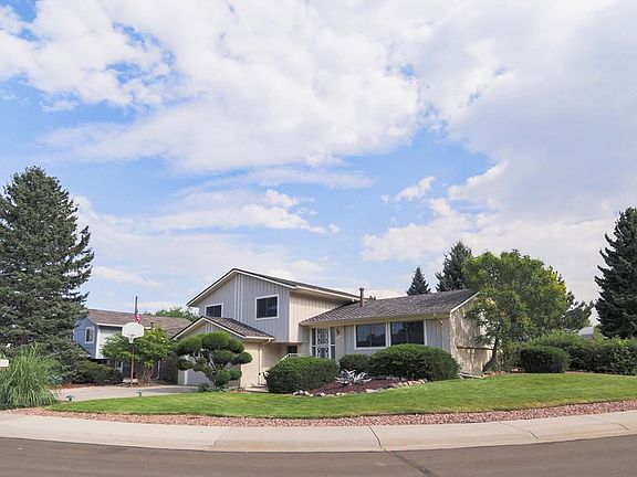 Large corner lot (almost 1/4 acre)