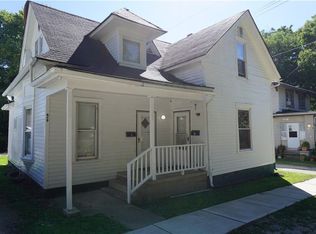 609 12th St, Charleston, IL 61920