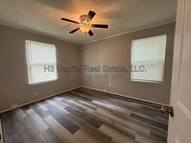 302 Cobb St — Photo 3