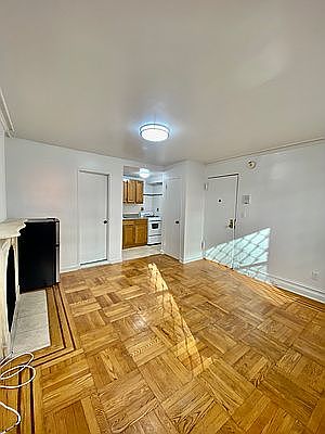 4th image of 542 Pacific St APT 1F