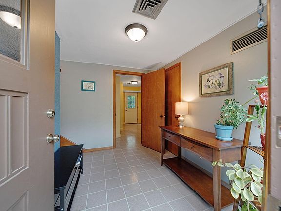 4th image of 5207 Heritage Ln