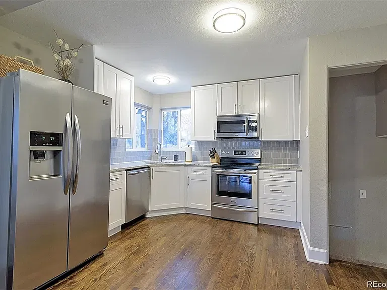 4 bed, 2052 sqft, $3,300 — Photo 4