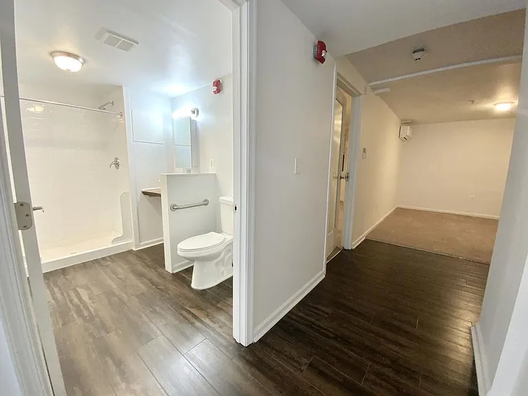 11 E Saratoga St — Photo 8