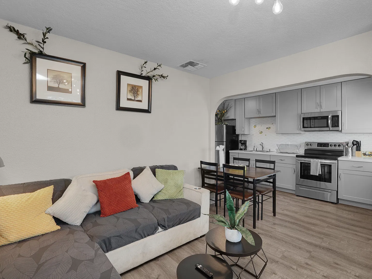 2 bed, 800 sqft, $2,495 — Photo 2