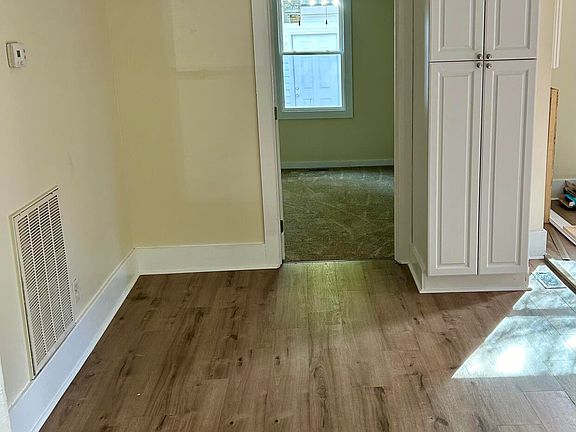 4th image of 1602 E Elm Street