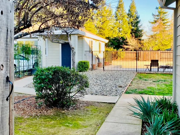 2739 Casabella Dr, Redding, CA 96002