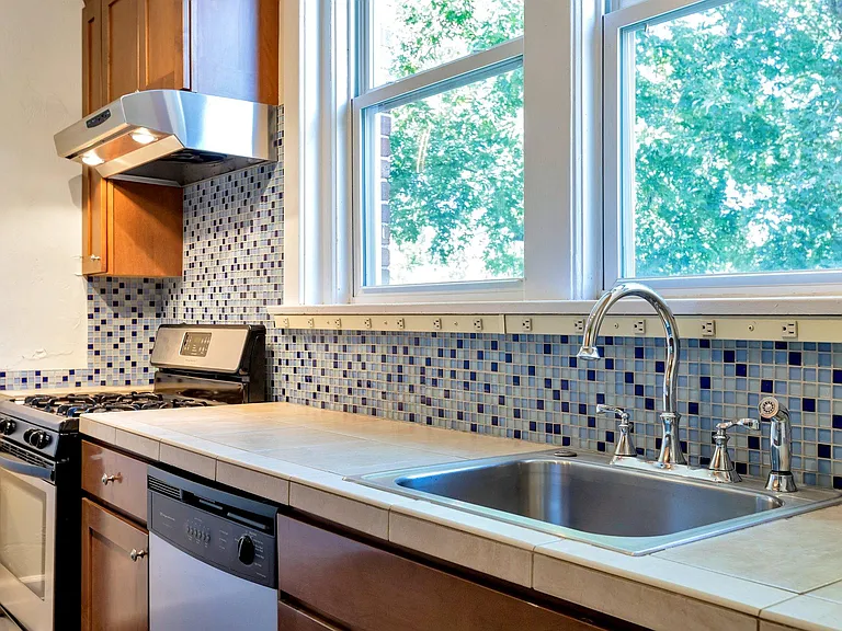 1415 Steele St #401 — Photo 3
