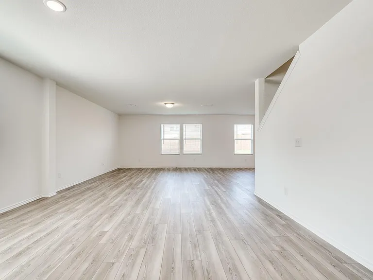 16025 Malaya St — Photo 35