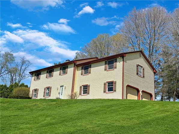 553 Cunningham Ln, New Castle, PA 16105