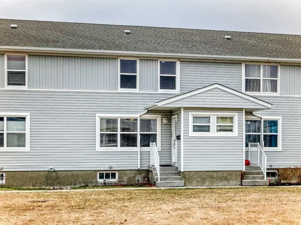 10 W Poplar Cres, Red Deer County, AB T4S 1V3