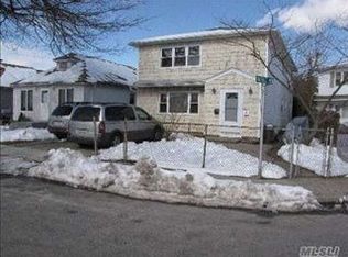 26 Quebec Rd, Island Park, NY 11558