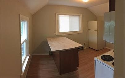2nd image of 1110 College St N APT 4