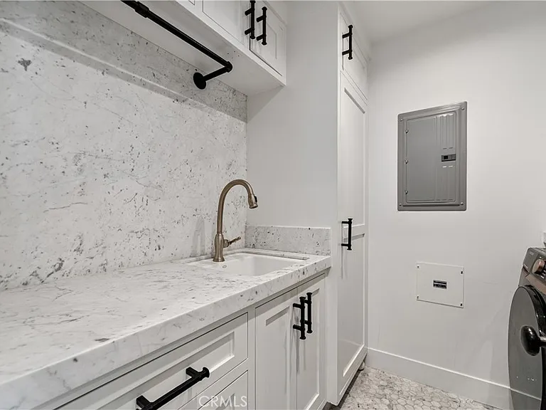 2037 E Ocean Blvd — Photo 26