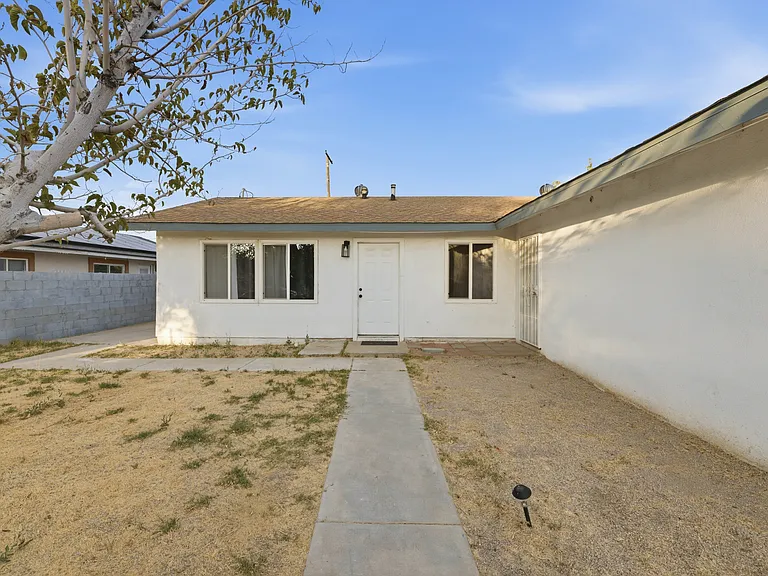 38466 Sumac Ave — Photo 5