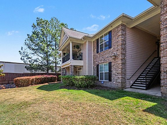 3rd image of 1820 Jennifer Ln Unit 204