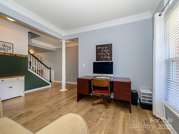 5th image of 1021 Glen Laurel Dr
