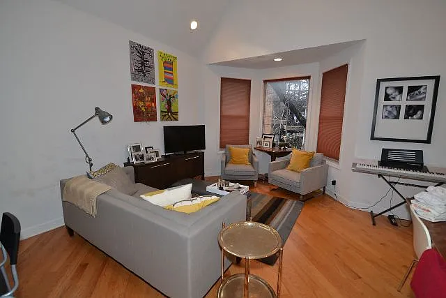 2 bed, 1000 sqft, $3,300 — Photo 4