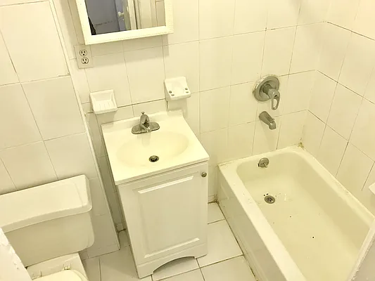 Rented by Voro, LLC | media 26