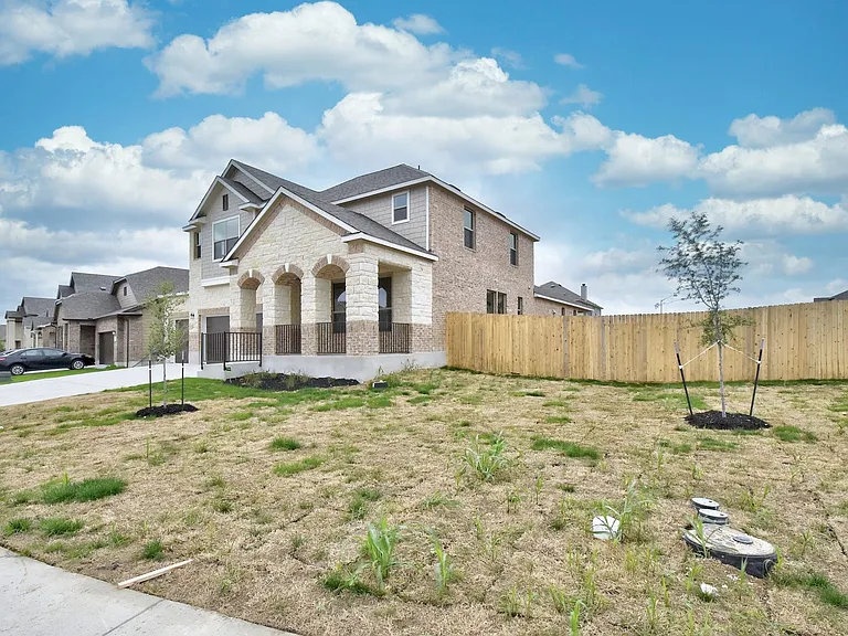 108 Redcliff Path — Photo 2