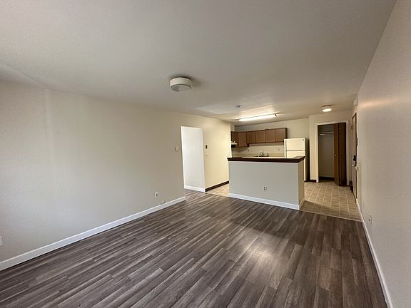 4th image of 696 Myrtle Ave #3