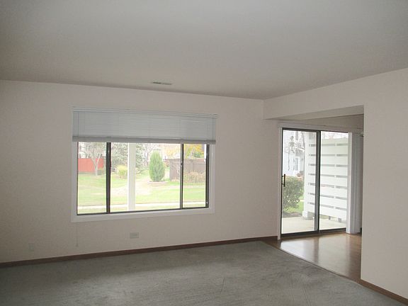 4th image of 1009 Hayes Ct