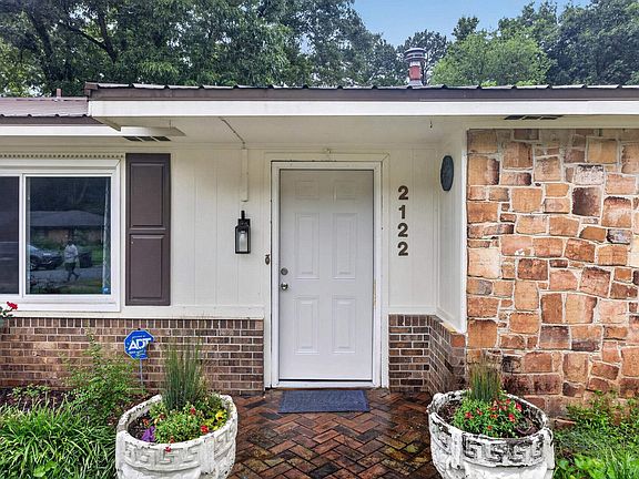 3rd image of 2122 Vicki Dr