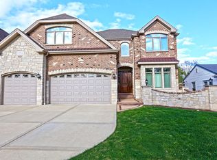 903 S Chatham Ave, Elmhurst, IL 60126