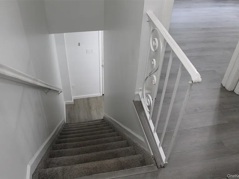 27 Stuart Dr — Photo 15