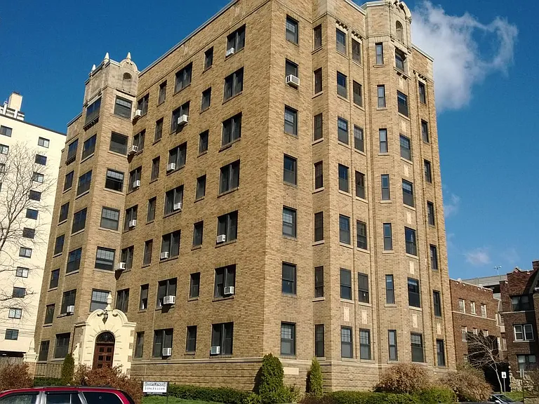 Longfellow Apartments — Photo 8