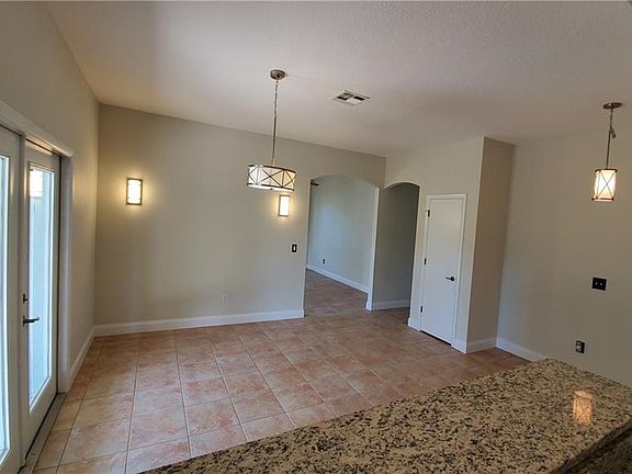 4th image of 2585 Travida Dr