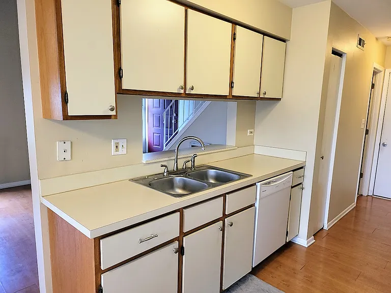 216 Ivy Ct — Photo 7