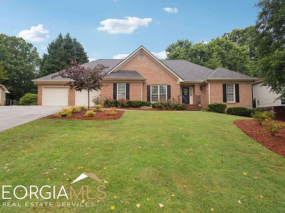 2nd image of 2041 Lakewood Cir