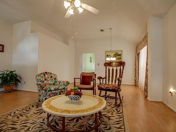 5th image of 2133 Emerald Oaks
