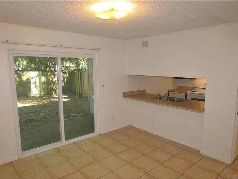 718 N Fairfield Dr — Photo 4