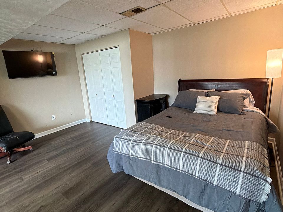 1st image of 5565 Hillcrest Dr #2