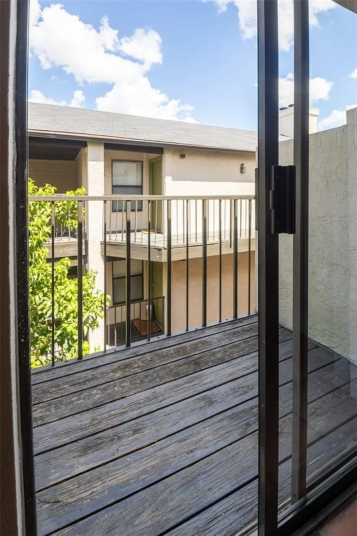1 bed, 1.0 bath, 450 sqft, $1,095 — Photo 1